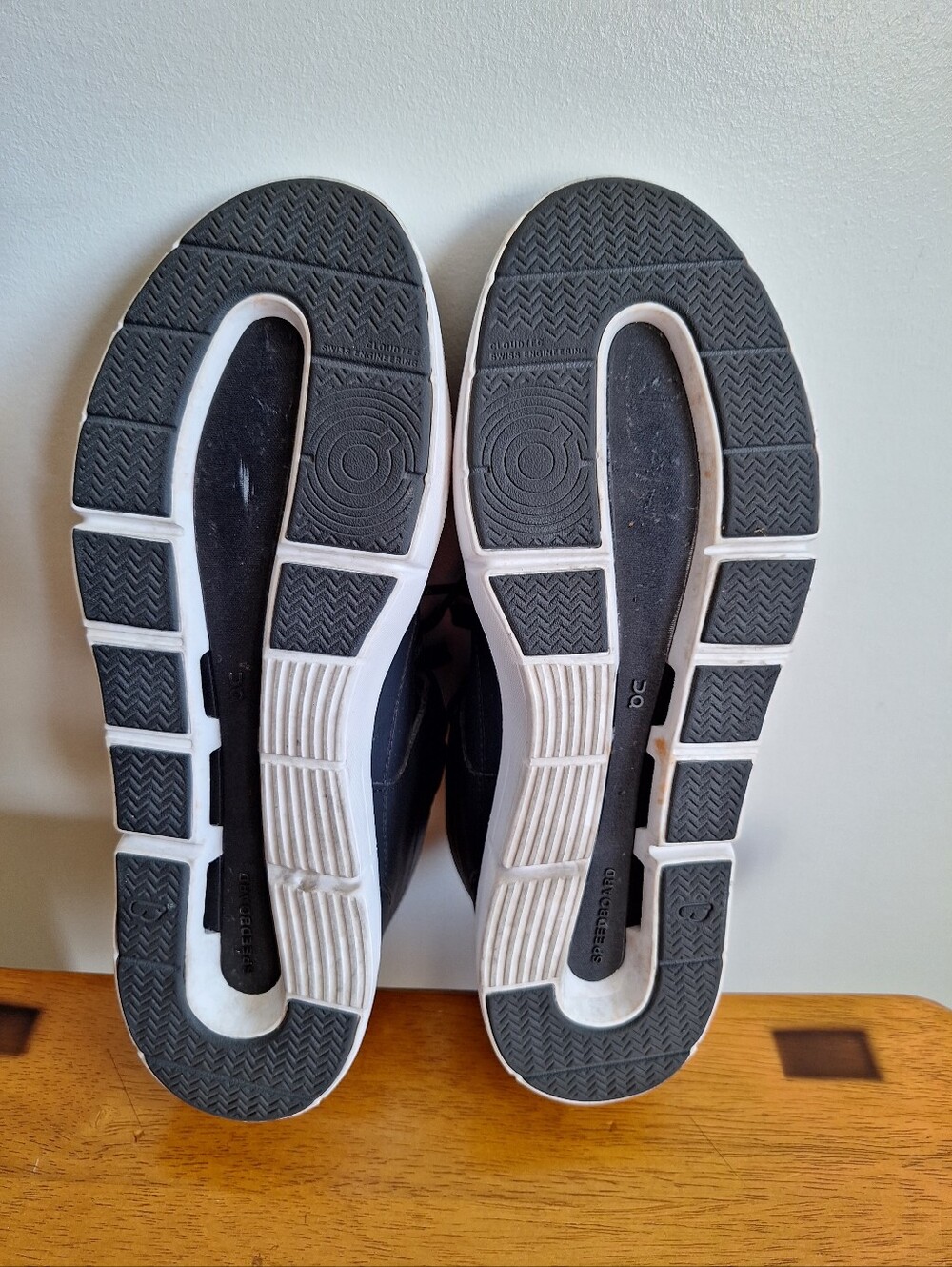 On The Roger Clubhouse Mid Women's Black And White Size 9.5 - Picture 5 of 14